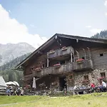 Hochalmbahnen 20w4, Eberesche, Nahe Gondel, Hunde Willkommen * Rauris