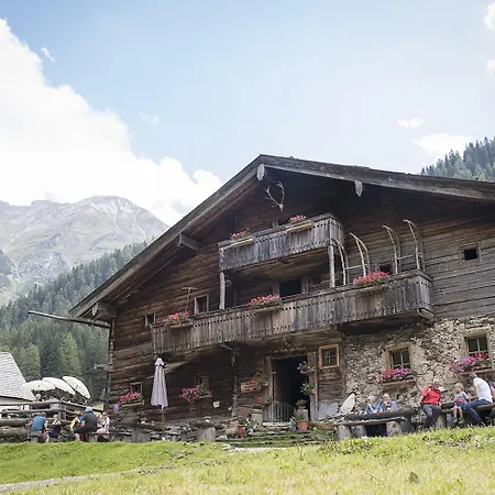 Hochalmbahnen 20w4, Eberesche, Nahe Gondel, Hunde Willkommen * Rauris